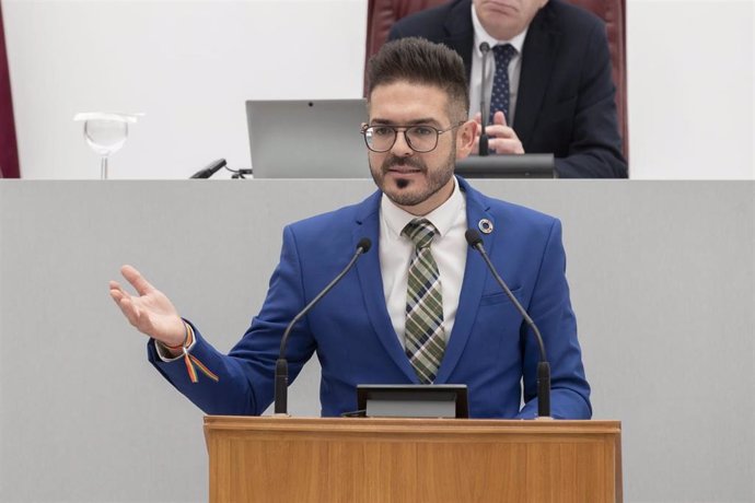 El secretario de Educación, Formación Profesional y Universidades y diputado regional, Antonio José Espín