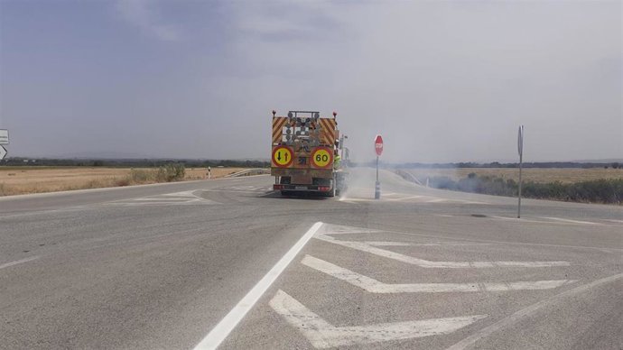 Trabajos de repintado en la A-389.