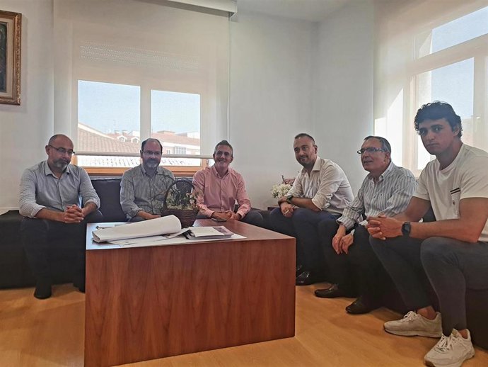 Reunión entre los representates del Ayuntamiento y el vicepresidente y consejero Pablo Zuloaga