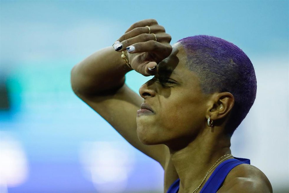 Archivo - La atleta venezolana Yulimar Rojas se lamenta durante la prueba de triple salto del World Athletics Indoor Tour Madrid 2022 celebrado en el polideportivo Gallur.