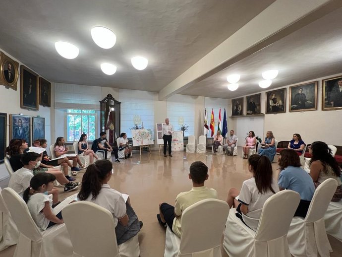 Alumnos de Centros Educativos hacia la Sostenibilidad presentan un mapa de Logroño, señalando problemas y aportando sugerencias