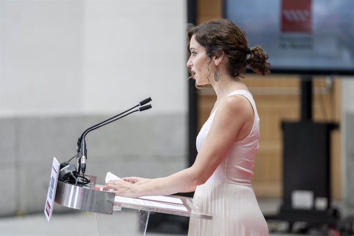 La presidenta de la Comunidad de Madrid, Isabel Díaz Ayuso, interviene en la presentación de la campaña de solidaridad en apoyo al pueblo ucraniano, en la Real Casa de Correos, a 16 de junio de 2022, en Madrid (España). La campaña, diseñada por el Gobie