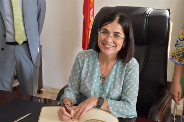 La ministra de Sanidad, Carolina Darias, durante su visita al Ayuntamiento de Lucena (Córdoba).