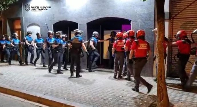 Imagen del operativo conjunto de Policía Municipal y Policía Foral