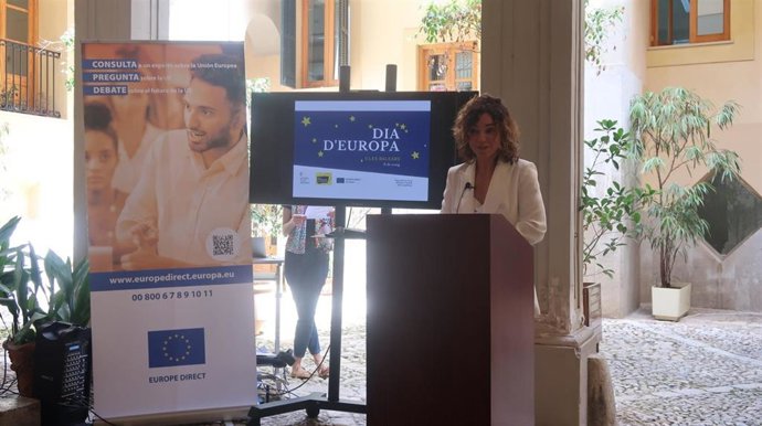 Archivo - La consellera de Hacienda y Relaciones Exteriores, Rosario Sánchez, durante la entrega de los premios.