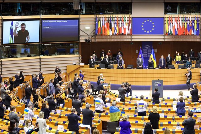 Archivo - Volodimir Zelenski, presidente de Ucrania, habla ante el Parlamento Europeo