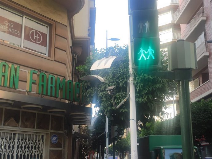 Imagen de los primeros semáforos inclusivos de Murcia