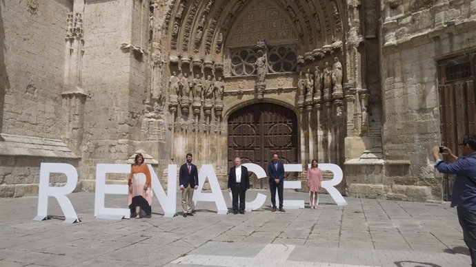 Armisén, Gallardo, Herrero, Simón y Sastre inauguran la muestra Renacer en el marco del VII centenario de la Catedral de Palencia .