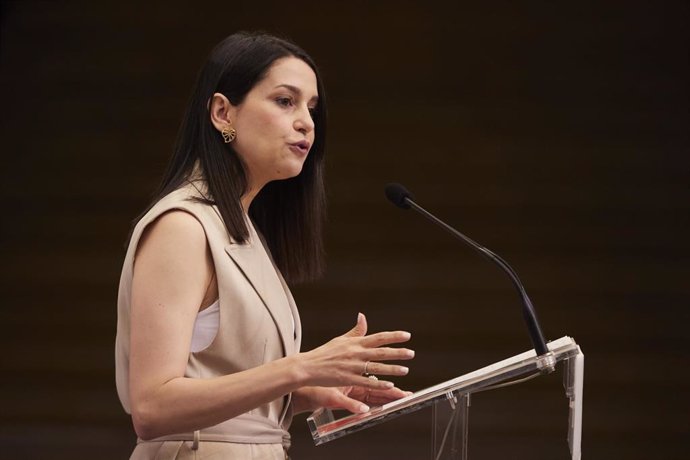 La presidenta de Ciudadanos, Inés Arrimadas, durante el encuentro informativo Andalucía Vota Ciclo electoral en la Fundación Cajasol, a 23 de mayo de 2022 en Sevilla (Andalucía, España)