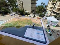 Marbella recibe el mapa interactivo gigante de Diputación para dar a conocer los encantos de la comarca y la provincia