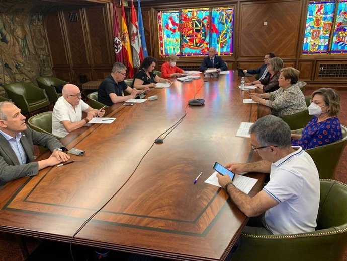 El alcalde de León, José Antonio Diez, preside la Junta de Gobierno Local del Ayuntamiento de León de este viernes.
