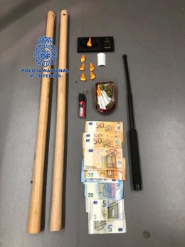 Efectos incautados a los dos detenidos tras una persecución en coche por las calles de León.