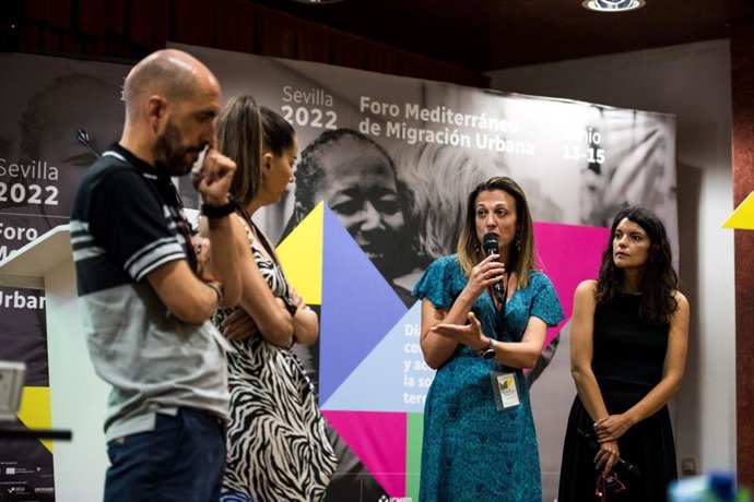 Ayuntamiento comparte experiencia en intervención juvenil con migrantes en el Foro Mediterráneo.