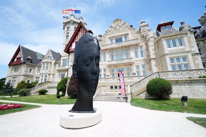 Escultura 'Carlota' en el Palacio de la Magdalena