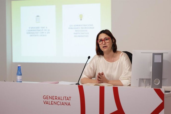 La consellera de Transparencia, Rosa Pérez Garijo, tras el pleno del Consell