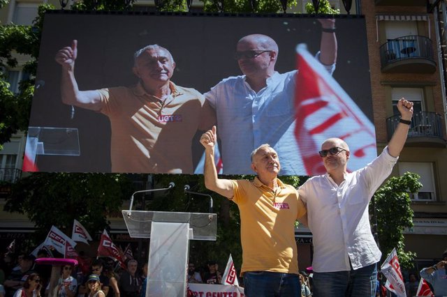 El secretario general de UGT, Pepe Álvarez (i), y el secretario general de CCOO, Unai Sordo (d), en una imagen de archivo.