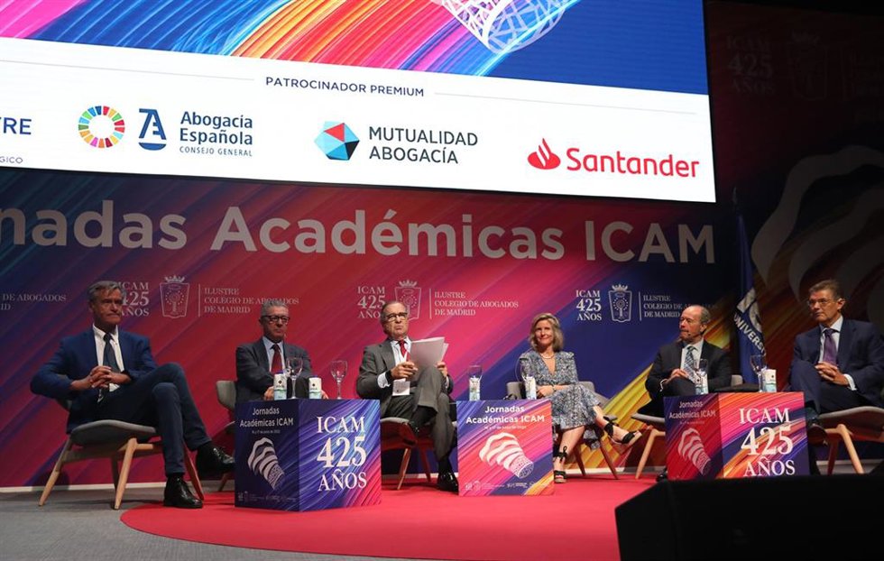 Los exministros de Justicia reunidos por el Colegio de Abogados de Madrid: Juan Fernando López Aguilar y Alberto Ruiz-Gallardón (I); Rafael Catalá y Juan Carlos Campo (D).