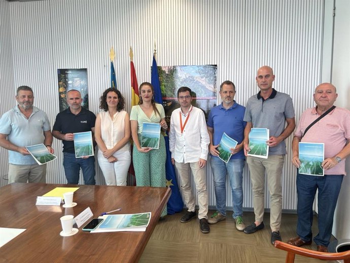 La Conselleria de Agricultura y las entidades agrarias AVA-Asaja y la Unió de Llauradors, junto con el presidente de la Junta de Regantes, Josep Fortea