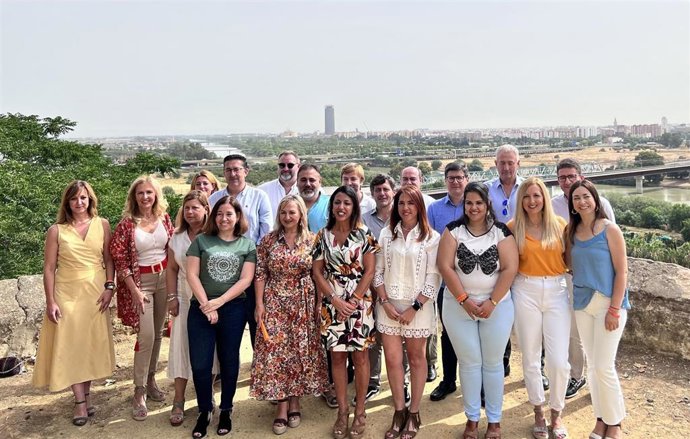 La candidata número 2 de Ciudadanos por la provincia, Marta Bosquet, plantea una 'Gran Sevilla' para hacer "más eficientes" los servicios públicos del área metropolitana.