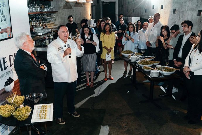 El chef José Andrés junto con Ricardo Serra, presidente INTERACEITUNA.