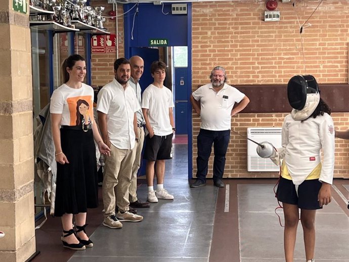 La concejal de Deportes del Ayuntamiento de Madrid, Sofía Miranda, sigue una de las jornadas deportivas de la Junta Municipal de Barajas en las que han participado cerca de medio millar de escolares.