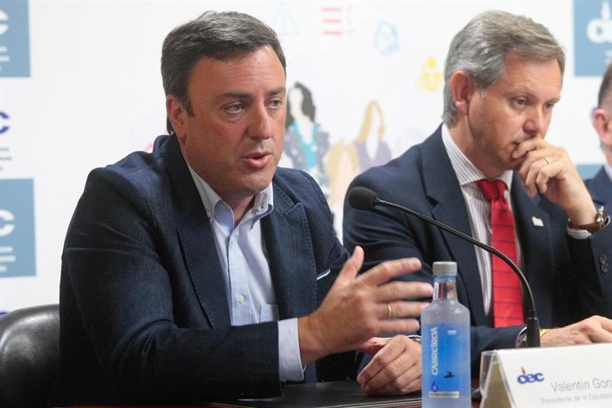 El secretario xeral del PSdeG, Valentín González Formoso, interviene en la jornada organizada este viernes en la Confederación de Empresarios de A Coruña