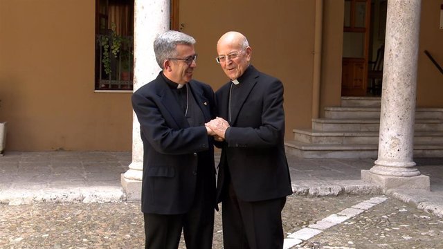 Argüello y Blázquez se saludan en la sede del Arzobispado de Valladolid tras oficializarse el relevo