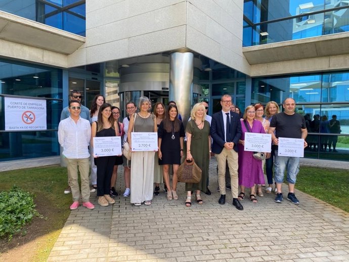 El presidente del Port, Josep Maria Cruset,  las representantes de la junta de la entidad Nuri Bordas y Coia Escoda y los premiados.