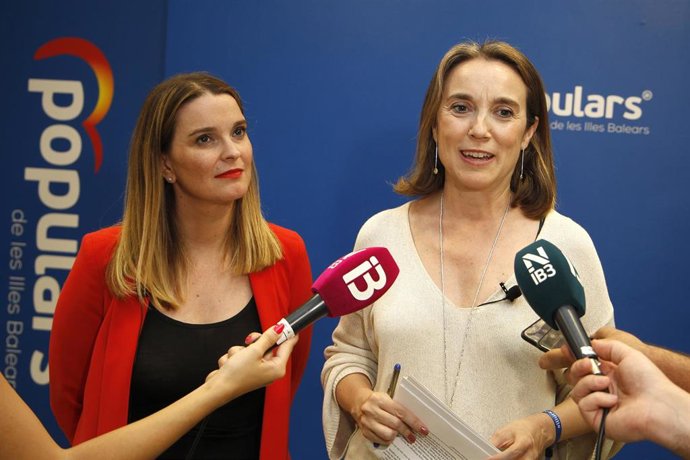 La presidenta del Partido Popular (PP) de Baleares, Marga Prohens, y la secretaria general del Partido Popular, Cuca Gamarra, responden a los medios a su llegada a la reunión del Comité Ejecutivo Autonómico del PP de Baleares. 