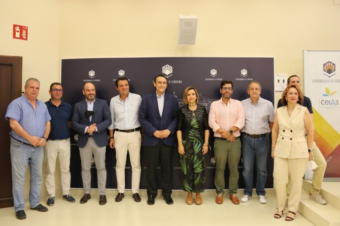Asistentes al balance del proyecto UCórdoba-Incluye entre Ayuntamiento y Universidad.
