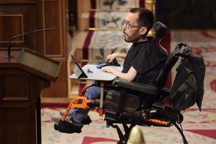 El portavoz de Unidas Podemos en el Congreso, Pablo Echenique, en una sesión plenaria, en el Congreso de los Diputados, a 8 de junio de 2022, en Madrid (España). 