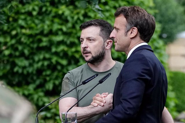 El presidente de Ucrania, Volodimir Zelenski, recibe en Kiev a su homólogo francés, Emmanuel Macron