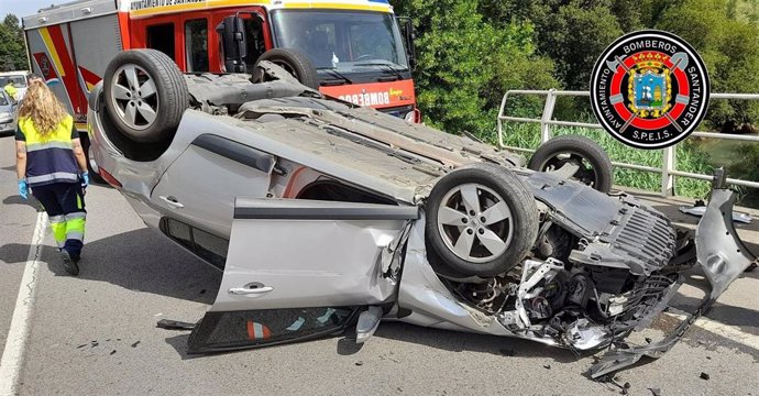 Accidente entre dos turismos en Villaescusa