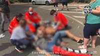 Dos hospitalizados graves tras ser embestidos en motocicleta por un turismo en Sevilla