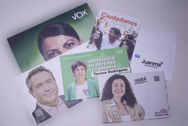 Detalle de la publicidad electoral de cara a las Elecciones, del próximo 19 de junio, a la presidencia de la Junta de Andalucía, a 15 de junio del 2022 en Sevilla (Andalucía, España)