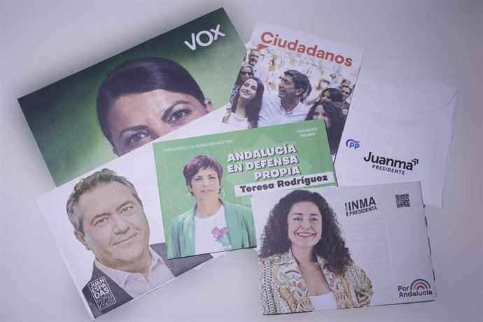 Detalle de la publicidad electoral de cara a las Elecciones, del próximo 19 de junio, a la presidencia de la Junta de Andalucía, a 15 de junio del 2022 en Sevilla (Andalucía, España)