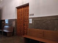 Piden cárcel para una empleada de Tráfico en Granada por falsedad en la matriculación y venta de un coche