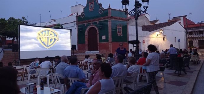 La campaña 'Cine en el Pueblo' en el municipio de Berrocal