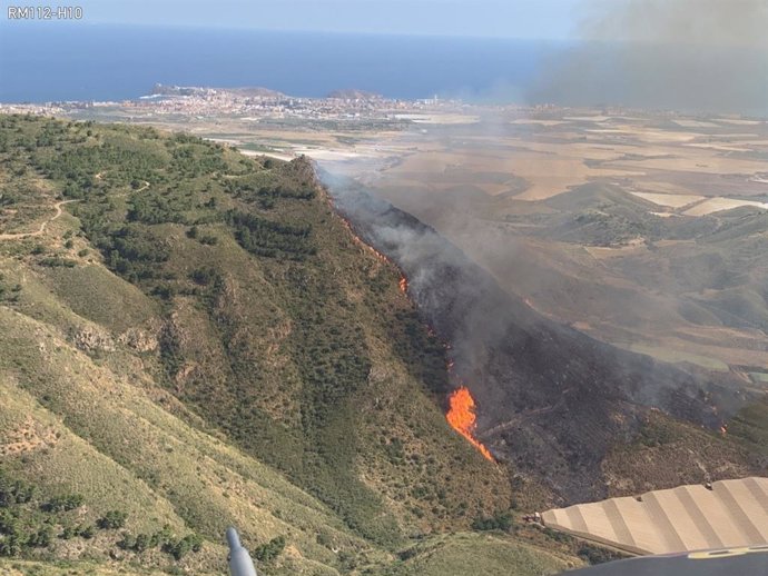 Incendio forestal en la Sierra de la Perdiz, en el término municipal de Mazarrón (Murcia)