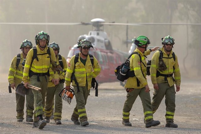 Bomberos, en el incendio forestal de Pujerra
