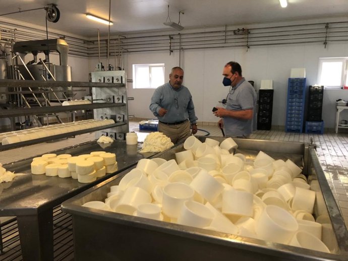 Javier Brea, en una quesería