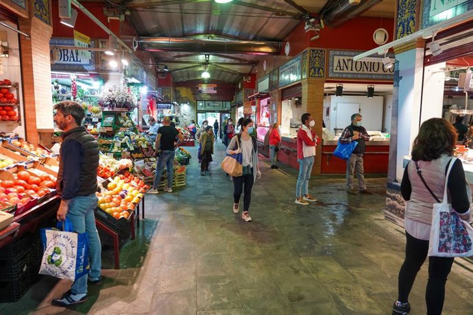 Archivo - Imagen de archivo del Mercado de Triana.