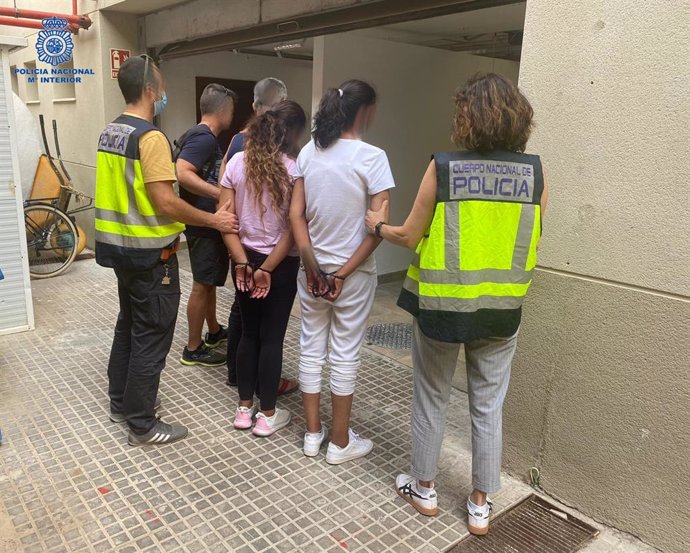 Policía Nacional detiene a una familia por estafar a conocidos suyos en temas inmobiliarios en Palma y huir a Cádiz