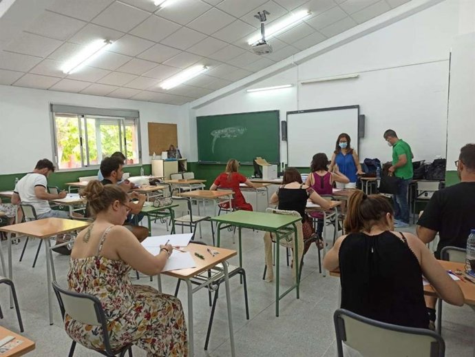 Un grupo de opositores en Badajoz.