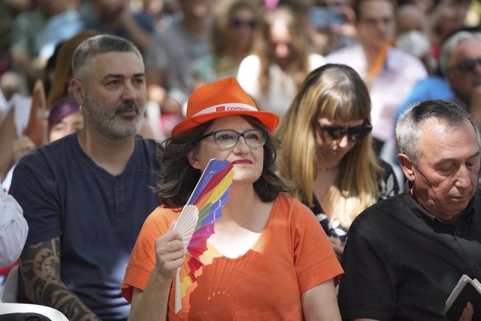 La vicepresidenta de la Generalitat Valenciana y portavoz del Consell, Mónica Oltra, durante un acto de Compromís, en el Jardín del Turia, a 18 de junio de 2022, en Valencia, Comunidad Valenciana