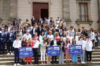 Alumnos del IES Rafael Puga Ramón de A Coruña, de La Salle de Santiago y de la USC ganan el concurso Parlamento Xove