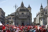 El sindicato italiano CGIL sale a la calle por la paz, salarios más altos e impuestos más justos