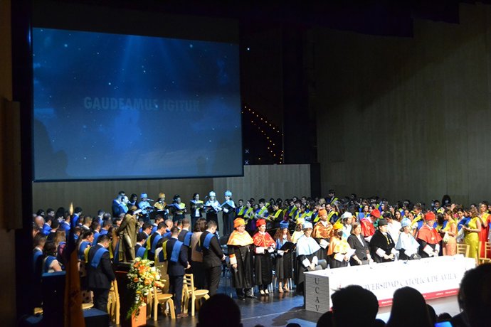 Ceremonia de graduación de los alumnos de la Universidad Católica de Ávila