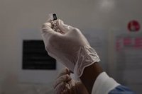 Los CDC de EEUU apoyan vacunar contra la COVID a bebés a partir de los seis meses