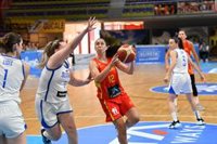 España somete a una peleona Eslovenia en el triangular de Italia